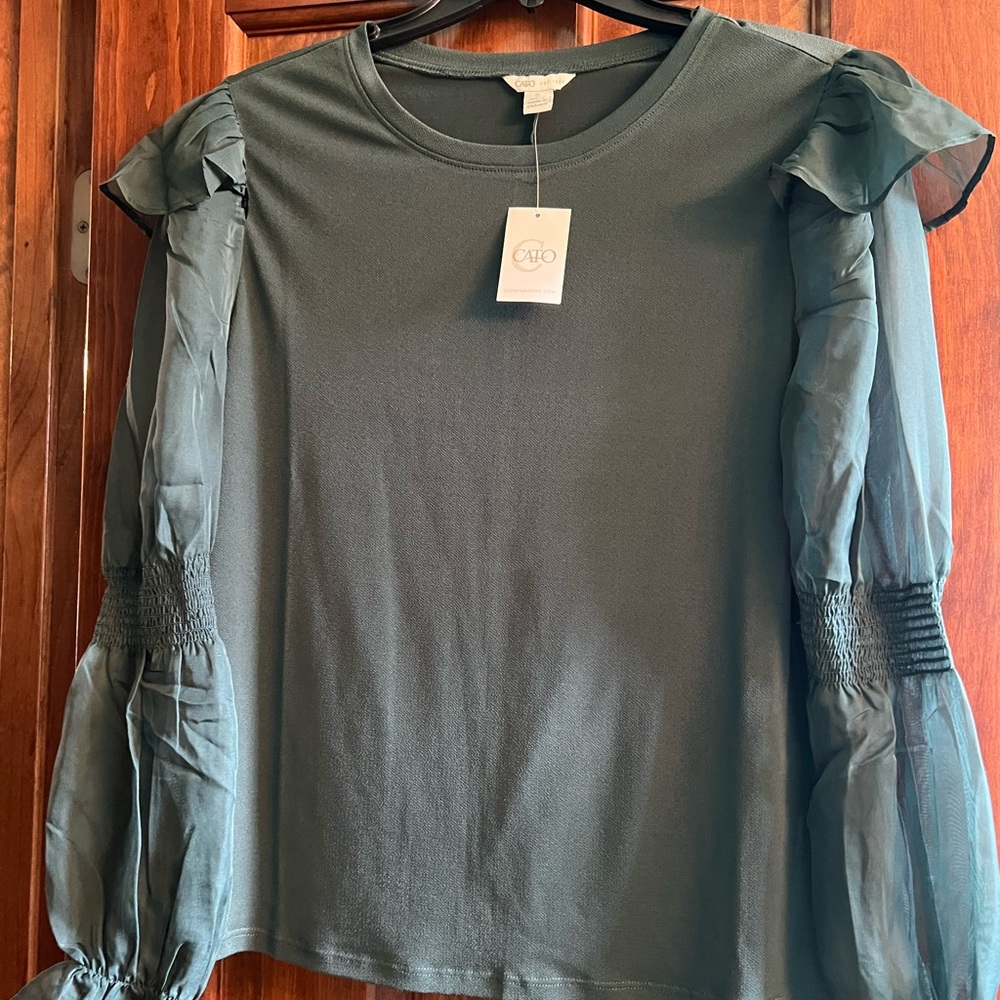 Chic Women's Top in Elegant Green